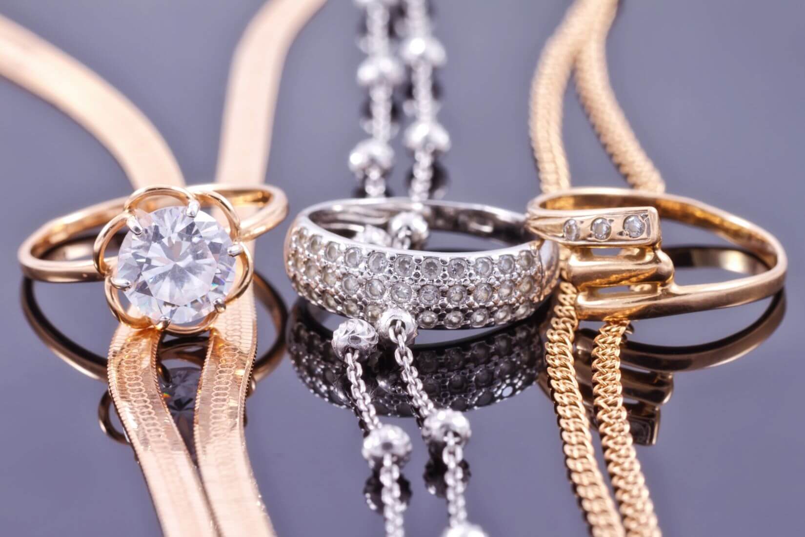 White Gold vs. Yellow Gold: Which Metal Suits You Best?