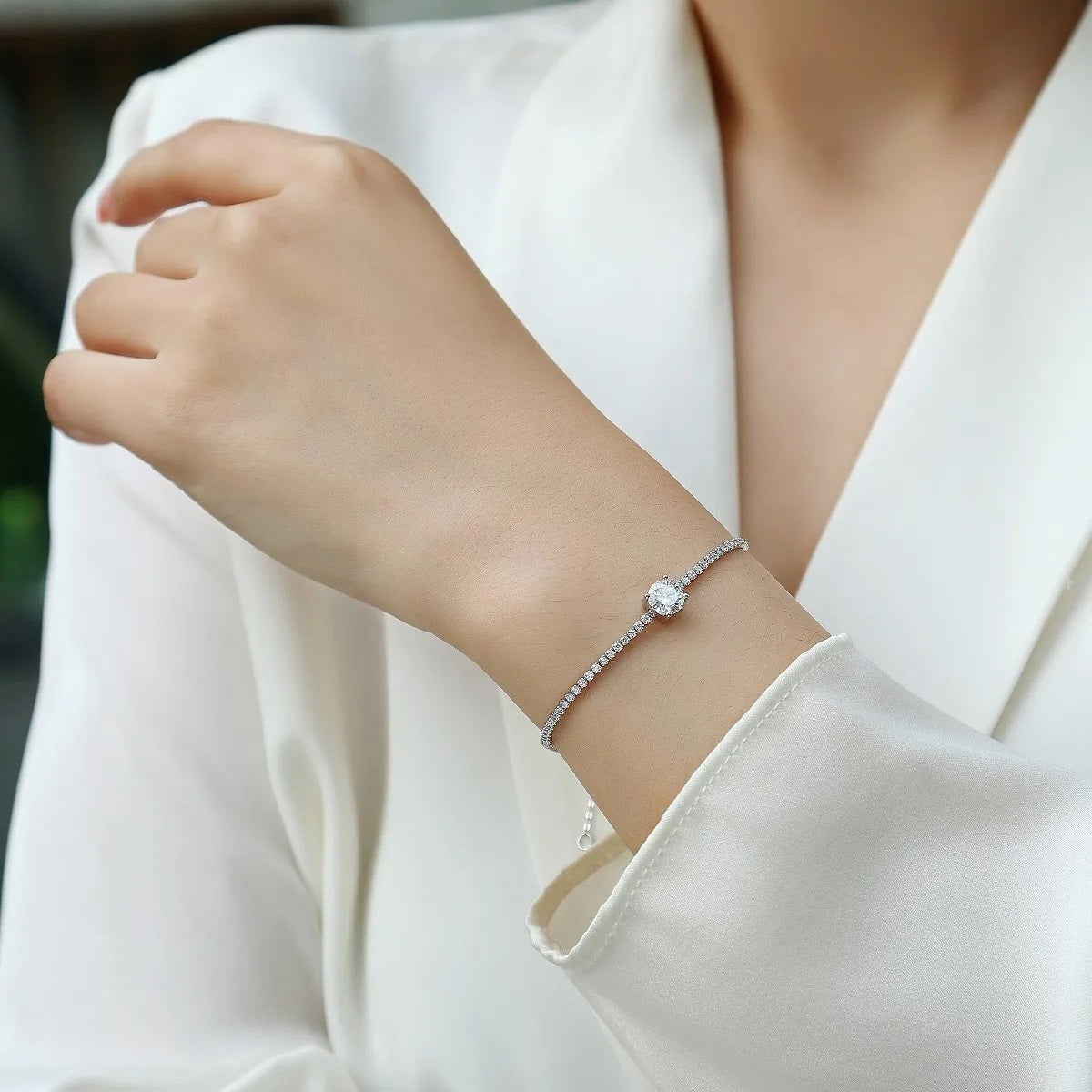 Elegant Solitaire Adjustable Tennis Bracelet in Sterling Silver – Round Cut Center Stone